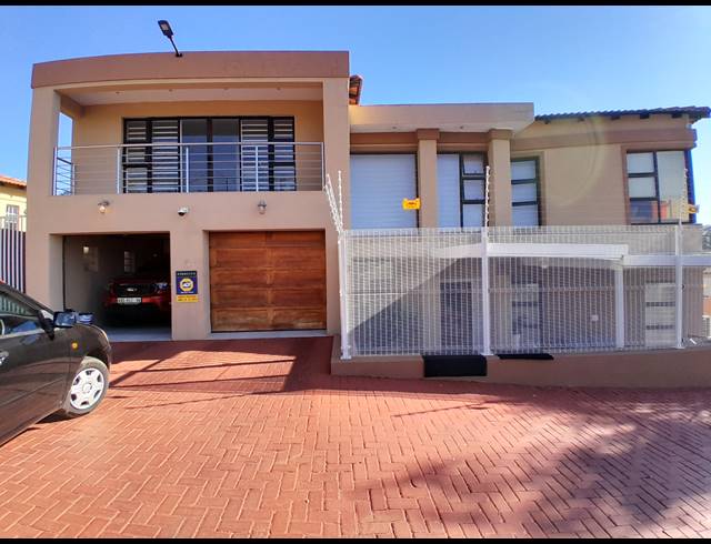 3 BEDROOM BED & BREAKFAST FOR SALE IN SAFARI GARDENS